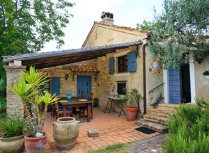 beautiful country house in the southern Marche