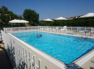 godere del tempo libero in piscina