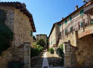 der Weg durch das schöne Borgo