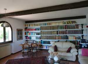 biblioteca -grandi camere luminose