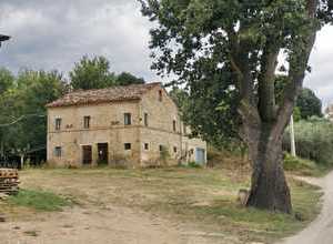 La vostra tipica casa di campagna nelle Marche