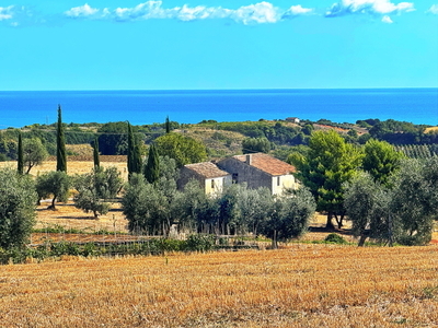 Fantastic country house with cypress trees and sea views