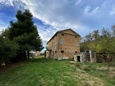 Kleines Landhaus zum Restaurieren