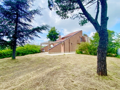 Country house with marvellous views of the sea and mountains