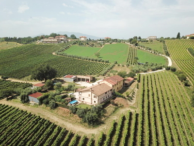 Modernes Landhausaus in den Hügeln von Offida