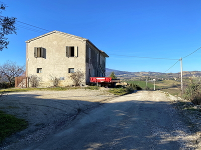 Grosses Casolare mit herrlichen Bergblick