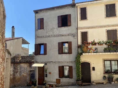 Cielo-terra nel centro storico di Ripatransone