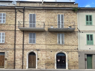 Tipica casa cielo - terra alle porte del borgo storico di Offida