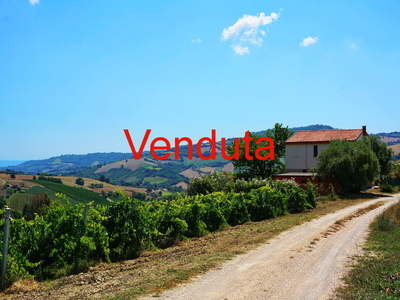 Piccola casa di campagna con magnifica vista verso il mare e monti