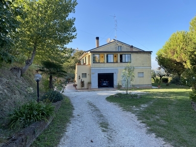 Abitazione di campagna in posizione panoramica