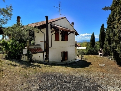 Country house in beautiful natural surroundings with panoramic views