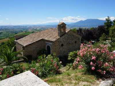 “Palazzetto” d’epoca nell’agro Offidano dal panorama unico